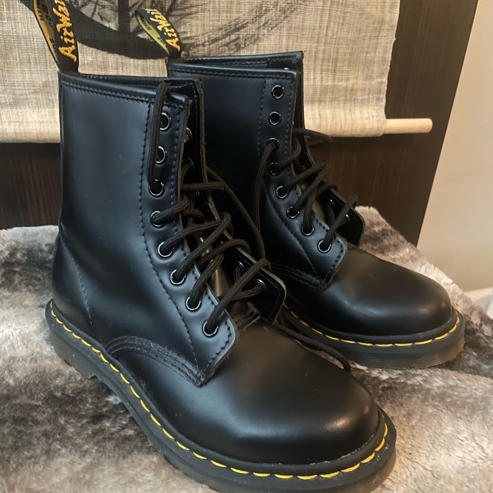 DR MARTENS 1460 women’s size 6